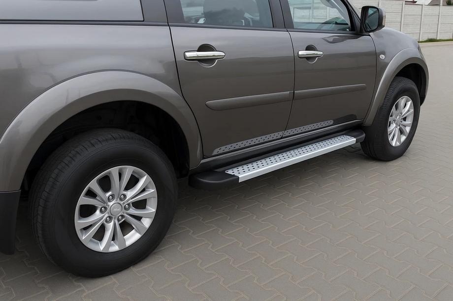 Mitsubishi Pajero Sport 2008-2015 Side Steps X5-Type (2 pcs, Aluminum) Image