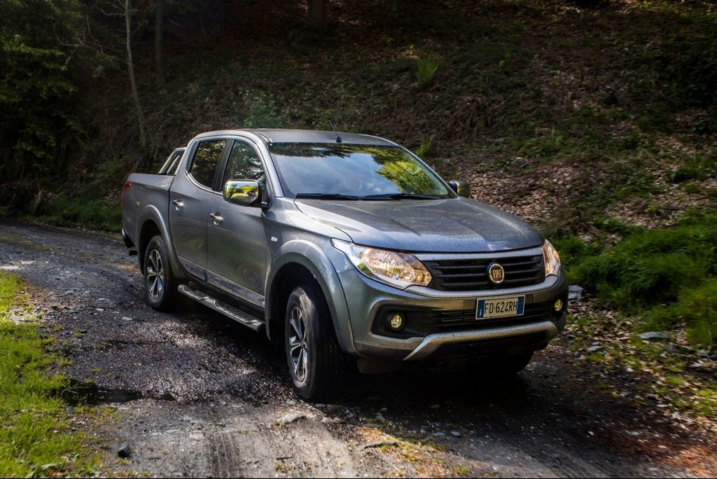 Overview mid-sized pickup truck Fiat Fullback