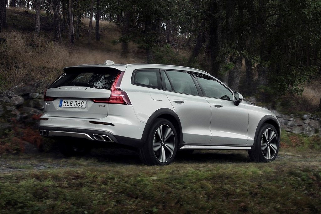 The second generation of the versatile all-terrain Volvo V60 Cross Country