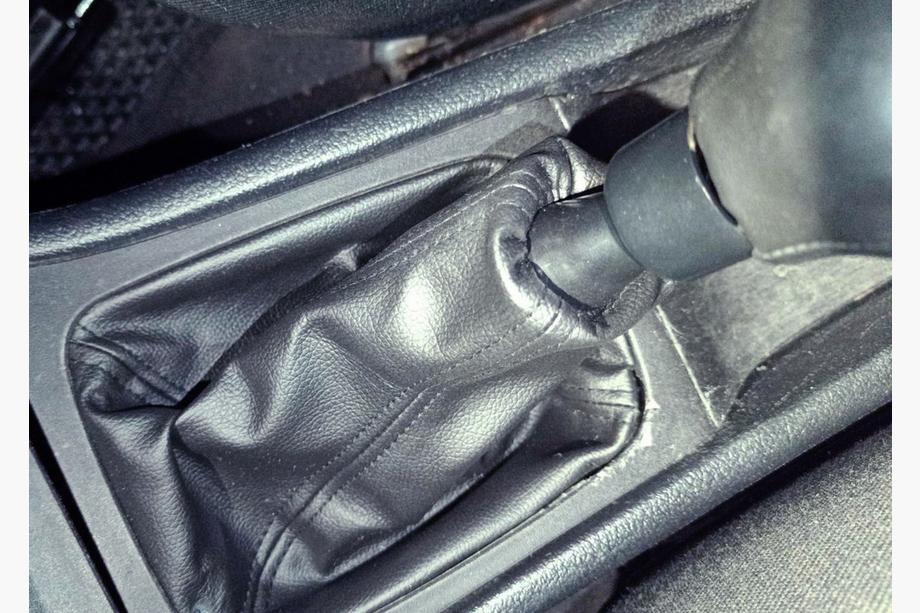 Opel Astra G classic 1998-2012 Gear Shift Boot V1 (with Frame) Image
