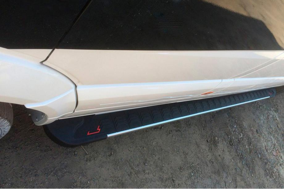 Mercedes Sprinter W907/W910 2018- Side Steps RedLine V1 (2 pcs, Aluminum) Image
