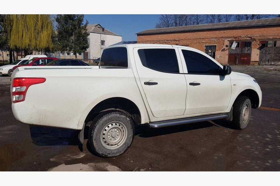Mitsubishi L200 2015-2024 Premium Side Steps (2 pcs, Stainless Steel) Ø60 Image