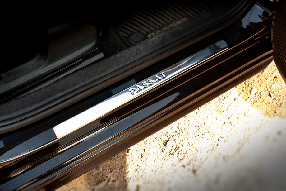 Volkswagen Passat B7 2012-2015 Door Sill Protectors OmsaLine Type 1 (4 pcs, Stainless Steel) Image