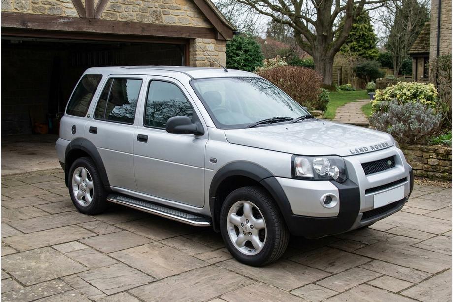 Land Rover Freelander I 1997-2006 Side Steps Maydos V2 (2 pcs, Aluminum & Stainless Steel) Image