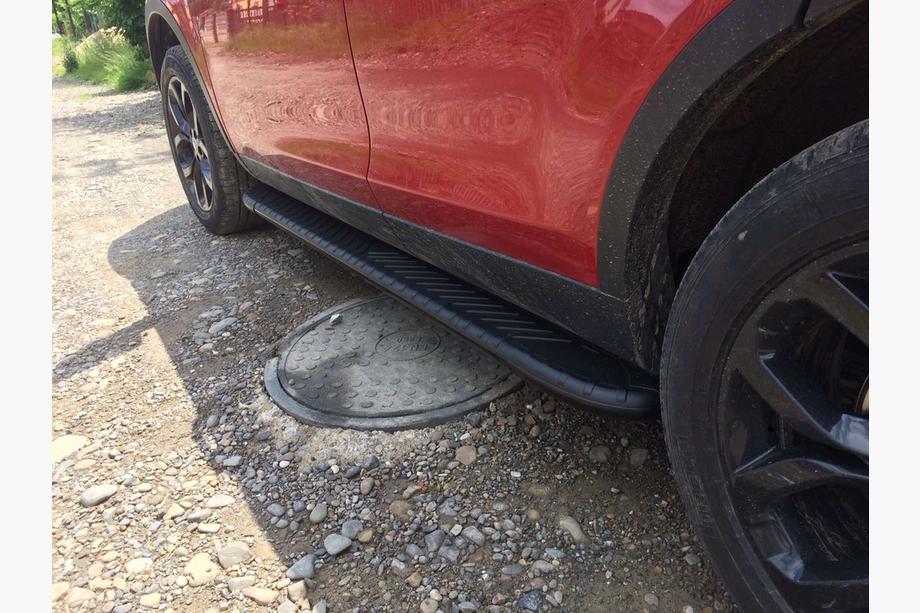 Land Rover Discovery Sport 2014- Side Steps Bosphore Black (2 pcs, Aluminum) Image
