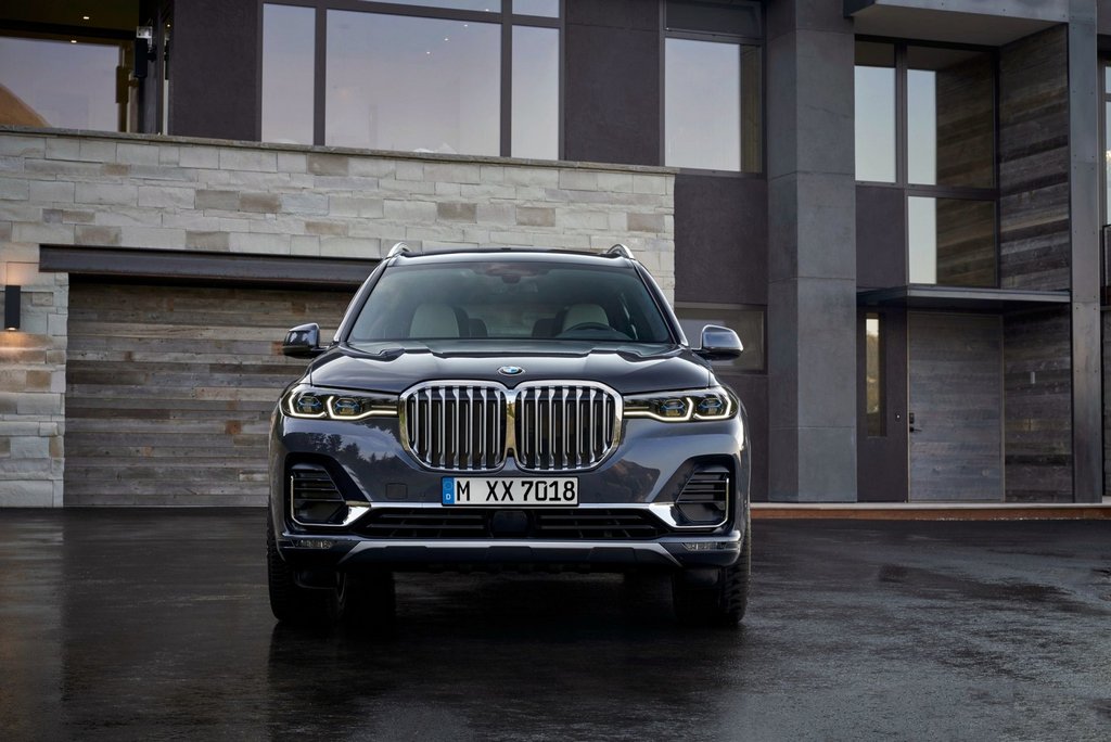 The flagship crossover BMW X7