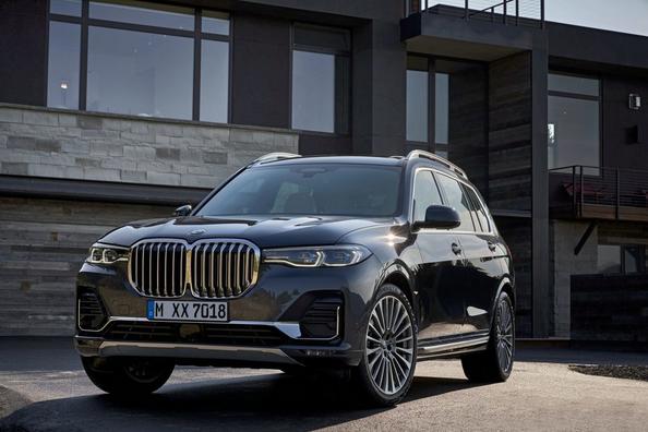 The flagship crossover BMW X7
