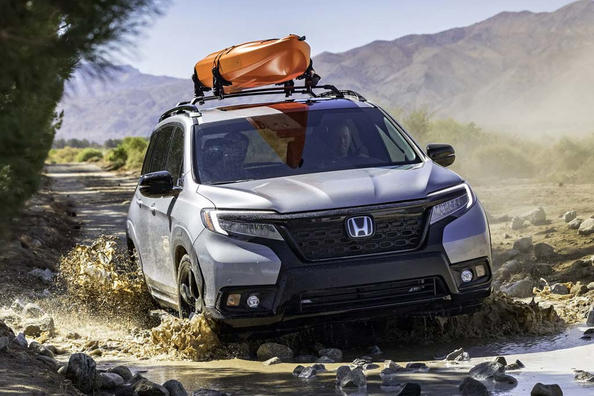 Overview of Honda Passport Photo 3