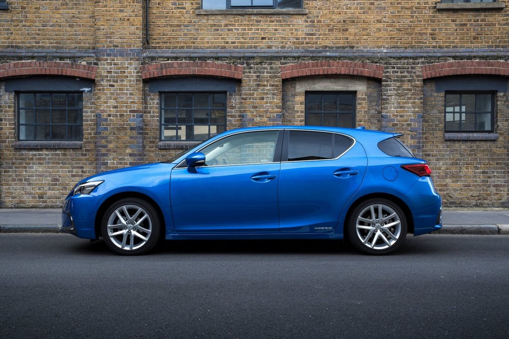 Overview of the hybrid hatchback Lexus CT 200h
