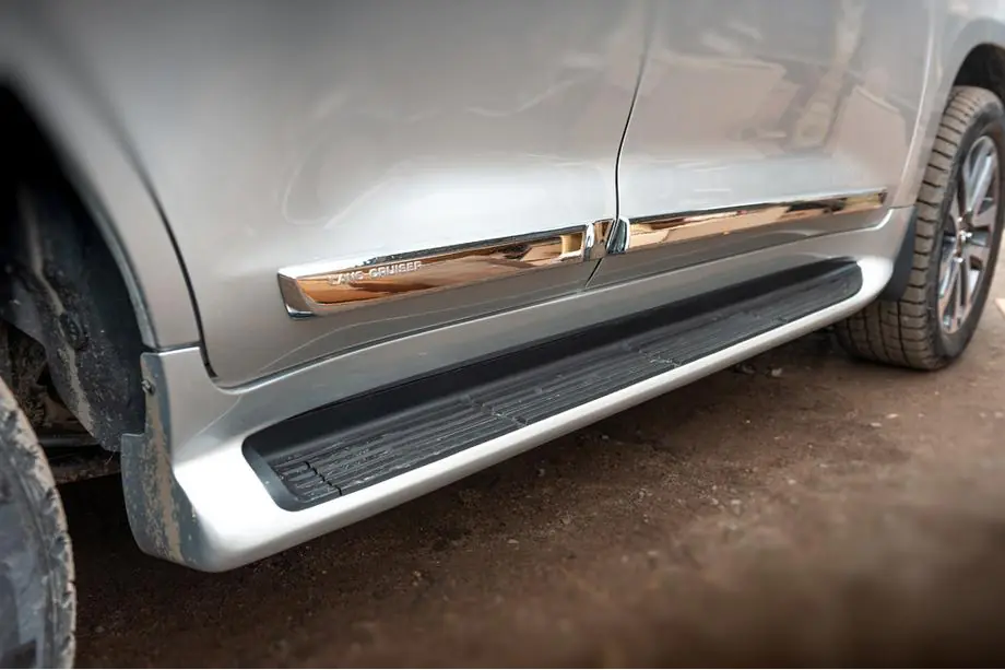 Toyota Land Cruiser 200 2007-2021 Set of Door Moldings (2016-2021) Image