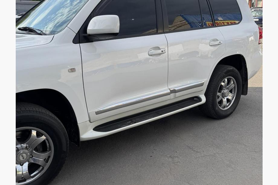 Toyota Land Cruiser 200 2007-2021 Side Steps (2015-2021) Photo 7