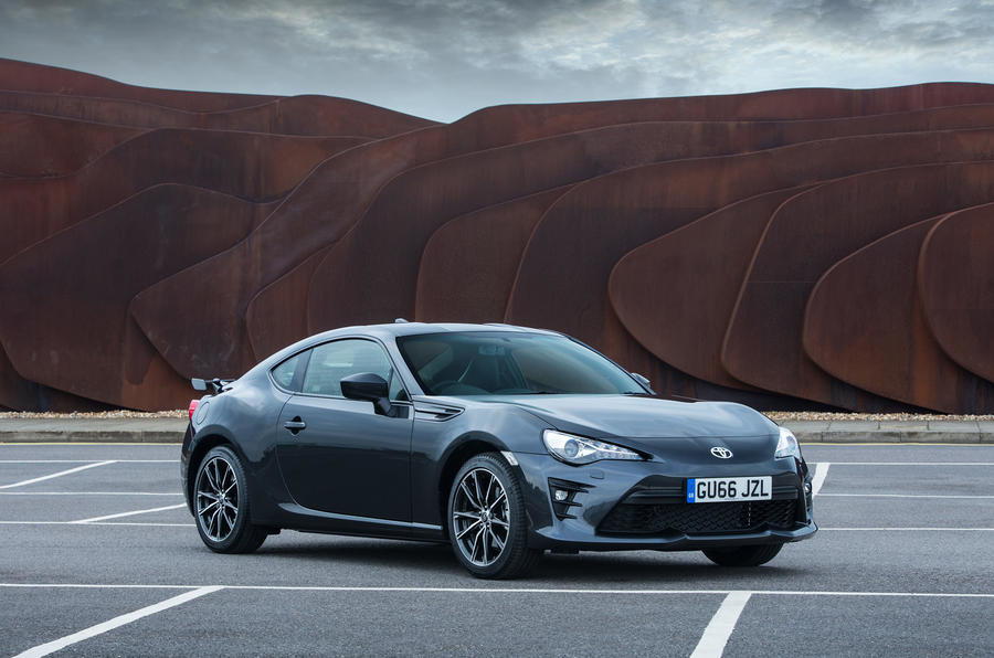 Review of the updated coupe, Toyota GT86
