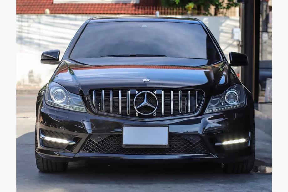 Mercedes C-class W204 2007-2015 Front Grille GT Panamericana Image