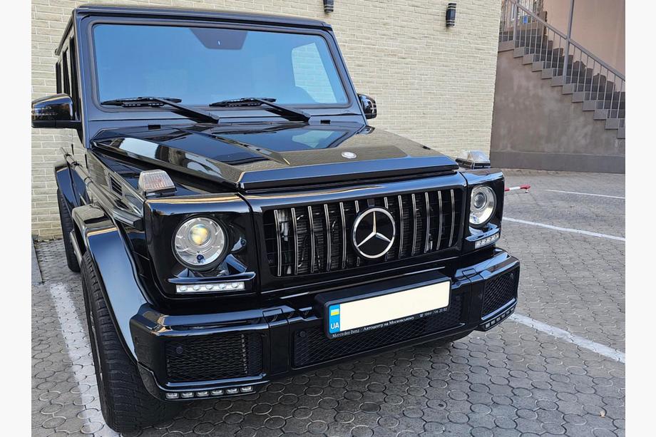 Mercedes G class W463 1990-2018 Front Grille (GT, with Chrome Strips) Image