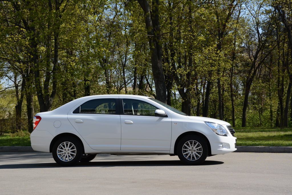 Overview of sedan Ravon R4