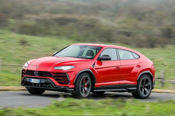 Overview of the crossover Lamborghini Urus