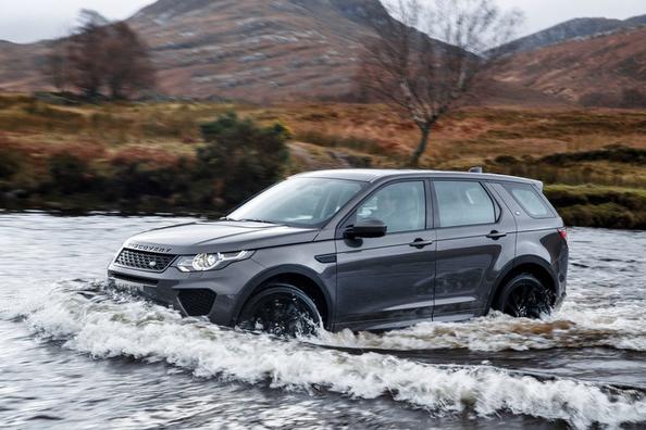 Overview of the seven-seater crossover Land Rover Discovery Sport