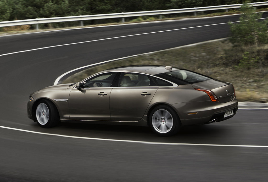 Overview of the flagship Jaguar XJ sedan