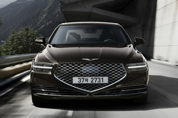 Overview of the premium Genesis sedan G90