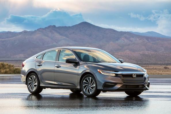 Review of hybrid sedan Honda Insight
