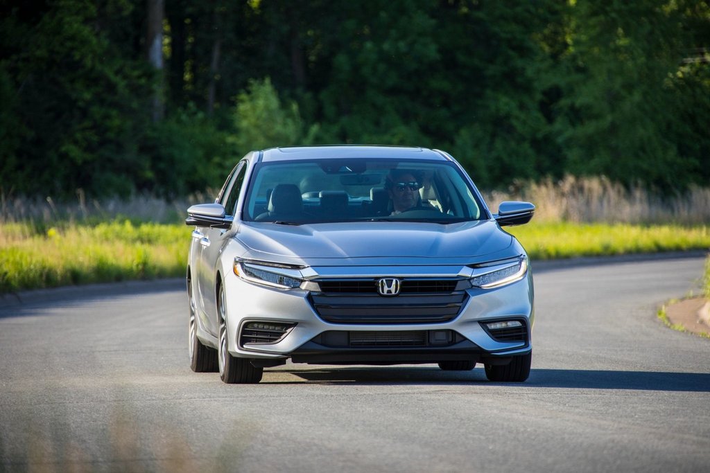 Review of hybrid sedan Honda Insight