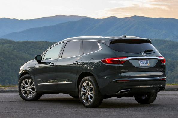 Overview of the crossover Buick Enclave Photo 9