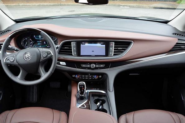 Overview of the crossover Buick Enclave Photo 5