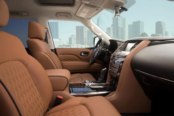 Overview of the premium SUV Infiniti QX80 Photo 6