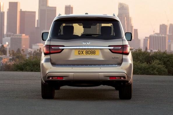 Overview of the premium SUV Infiniti QX80 Photo 8