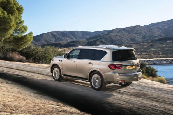 Overview of the premium SUV Infiniti QX80 Photo 4