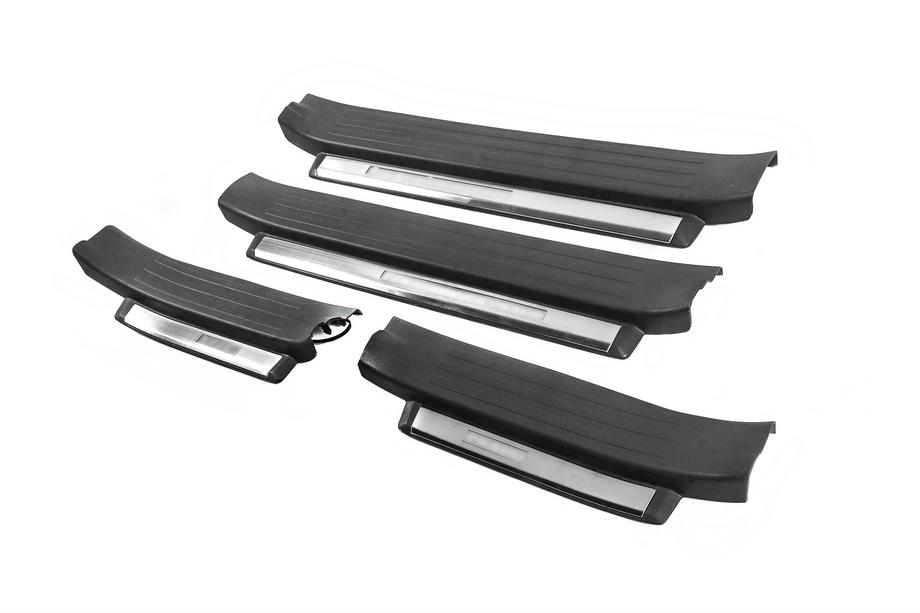 Toyota Land Cruiser Prado 150 2009-2023 Illuminated door sills (black) Image