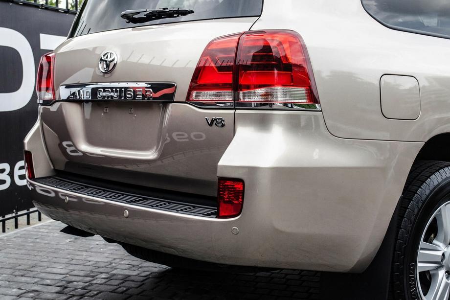 Toyota Land Cruiser 200 2007-2021 Tail Lights 2007-2015 V1 (Design 2016+) Image