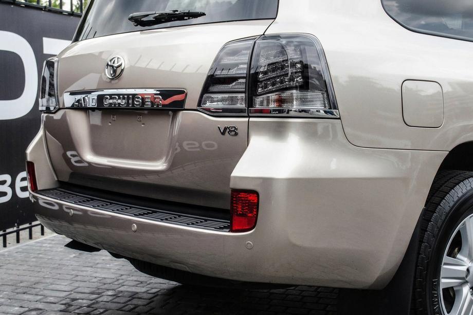 Toyota Land Cruiser 200 2007-2021 Tail Lights 2007-2015 (BlackEdition) Image