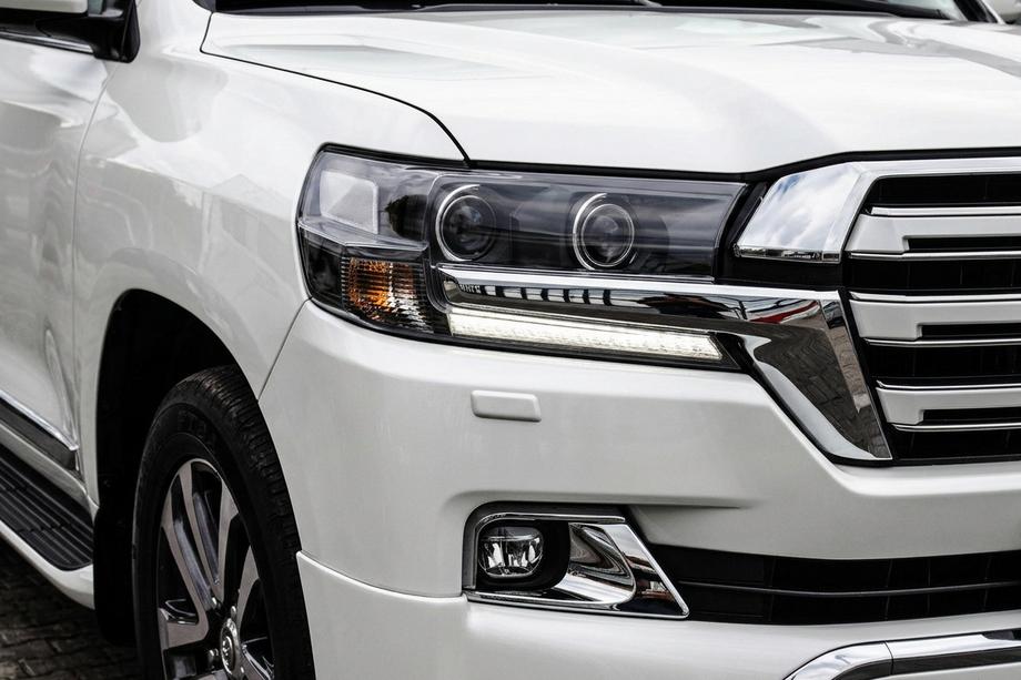 Toyota Land Cruiser 200 2007-2021 Front Headlights 2016+ (Executive) Image