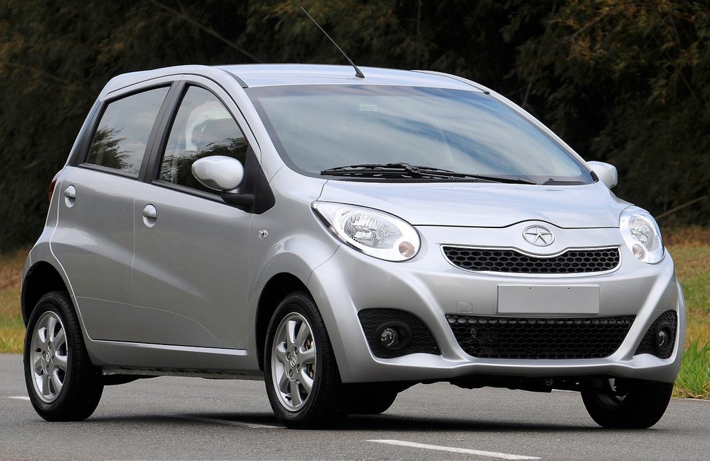 Overview compact hatchback JAC J2