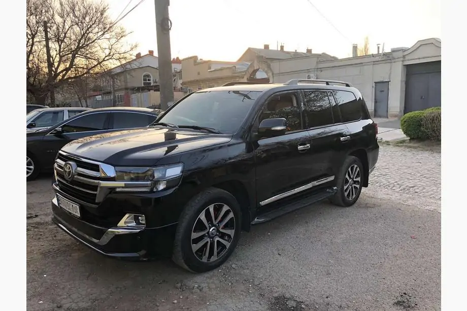 Toyota Land Cruiser 200 2007-2021 Facelift conversion kit from LC200 2008-2015 to 2019 Executive Photo 8