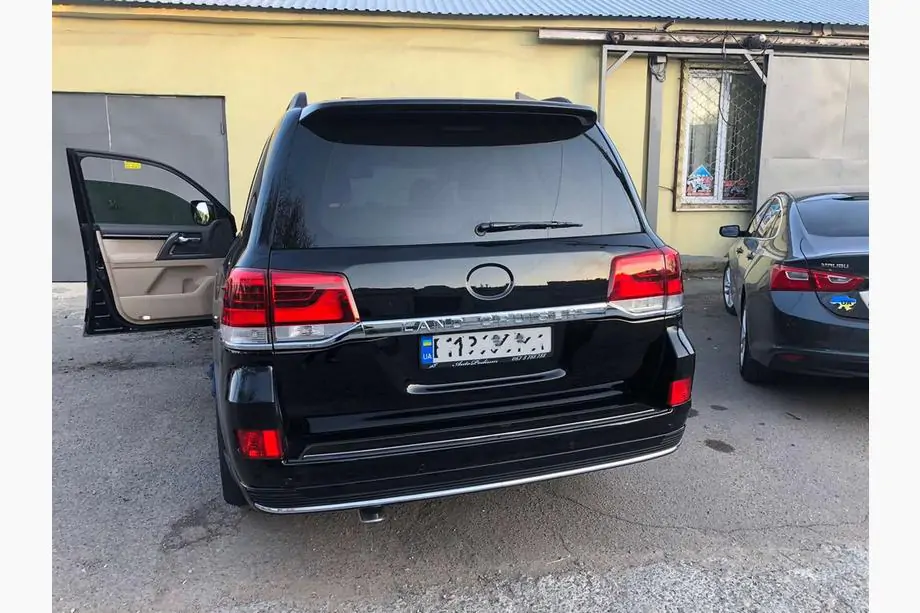 Toyota Land Cruiser 200 2007-2021 Facelift conversion kit from LC200 2008-2015 to 2019 Executive Photo 9