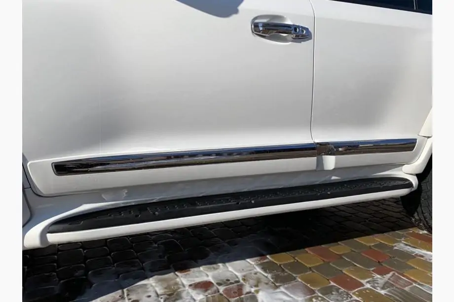 Toyota Land Cruiser 200 2007-2021 Set of Door Moldings (2008-2016) Image