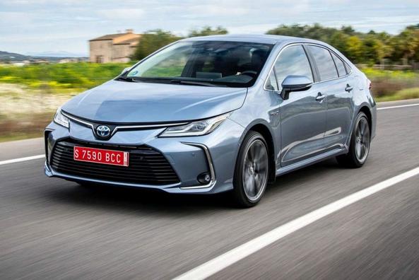 Review sedan Toyota Corolla twelfth generation Photo 9