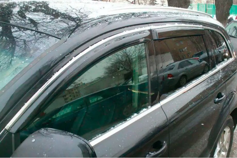 Audi Q7 2005-2015 Window deflectors with chrome trim (4 pcs, HIC) Image