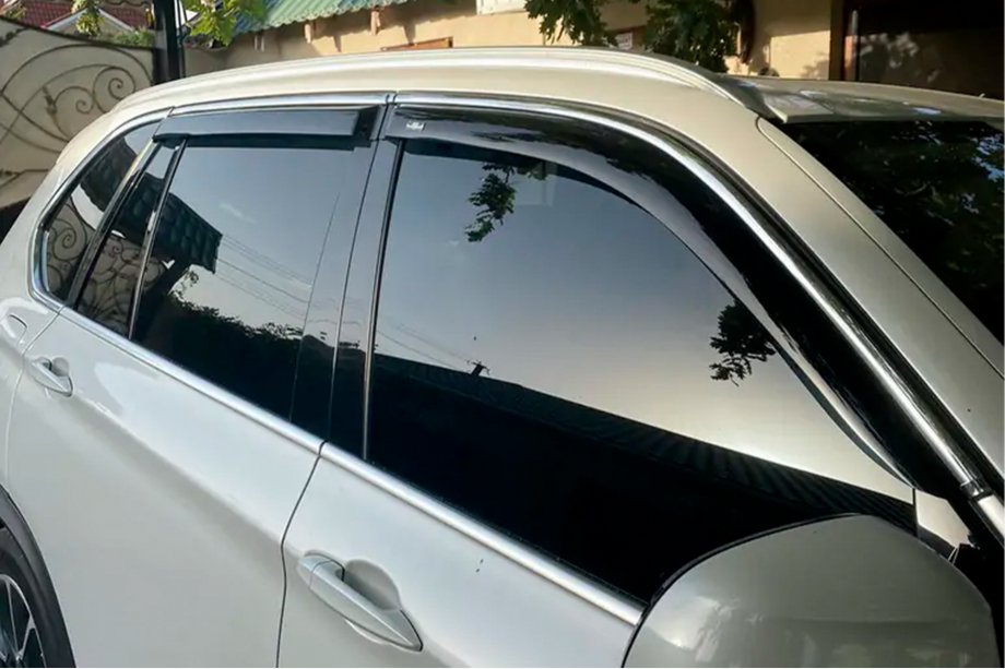 BMW X5 F15 2013-2018 Window deflectors with chrome trim (4 pcs, HIC) Image
