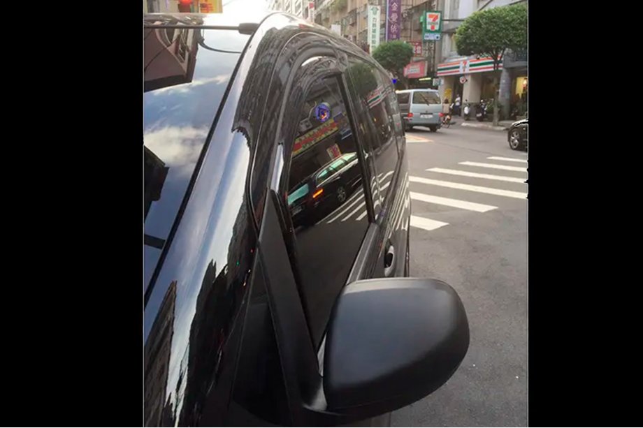 Daewoo Lanos 1998-2017 In-channel window deflectors (4 pcs, HIC) Image