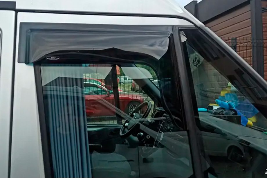 Ford Transit 2000–2014 Window Deflectors (2 pcs, HIC) Image