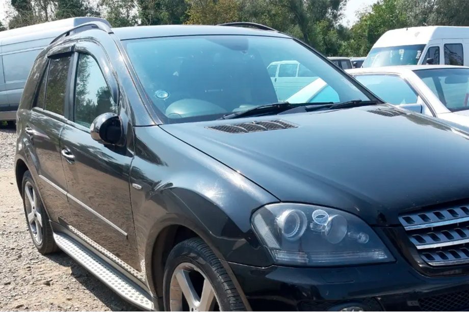 Mercedes ML W164 2005-2011 Window Deflectors (4 pcs, HIC) Photo 5