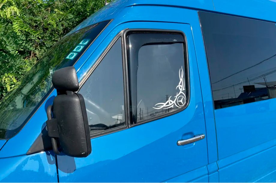 Mercedes Sprinter W901/902/903/904/905 1995–2006 In-channel window deflectors (2 pcs, HIC) Image