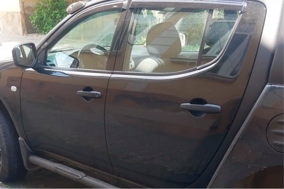Mitsubishi L200 2006-2015 Window Deflectors (4 pcs, HIC) Image