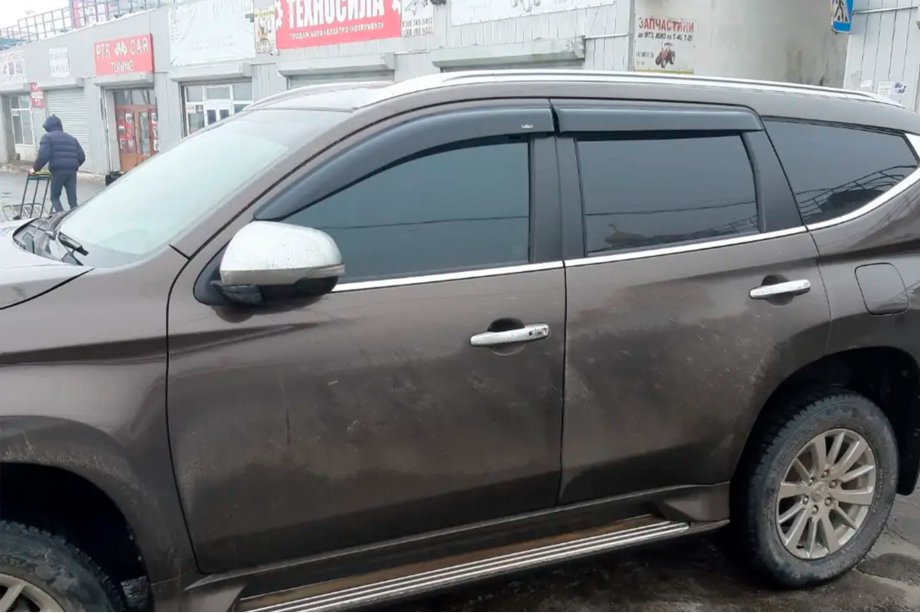 Mitsubishi Pajero Sport 2015- Window Deflectors (4 pcs, HIC) Image