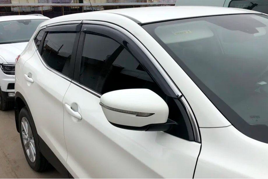 Nissan Qashqai 2014-2021 Window deflectors with chrome trim (4 pcs, HIC) Image