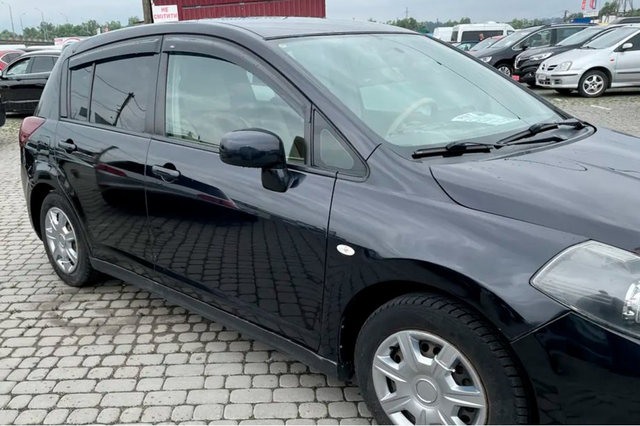Nissan Tiida 2004-2011 Window Deflectors HB (4 pcs, HIC) Image