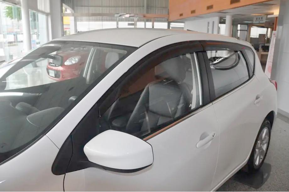 Nissan Tiida 2011-2014 Window Deflectors HB (4 pcs, HIC) Image